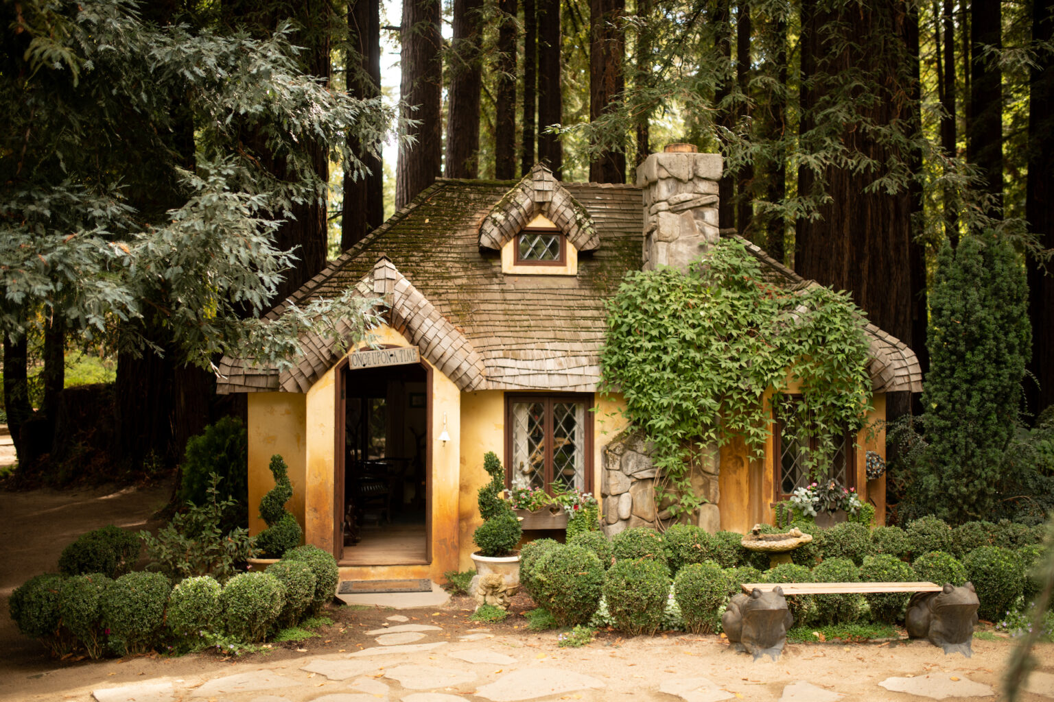 Nestldown Los Gatos, California Fantasy Garden